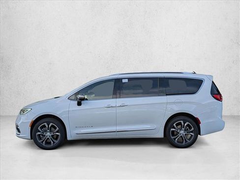 New 2026 Chrysler Pacifica Pinnacle image 9