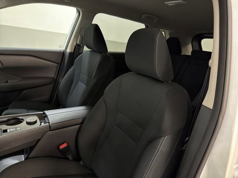 Used 2024 Nissan Rogue S image 24