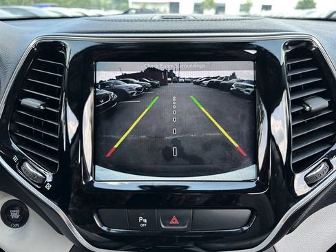 Used 2019 Jeep Cherokee Limited AWD/4WD image 24