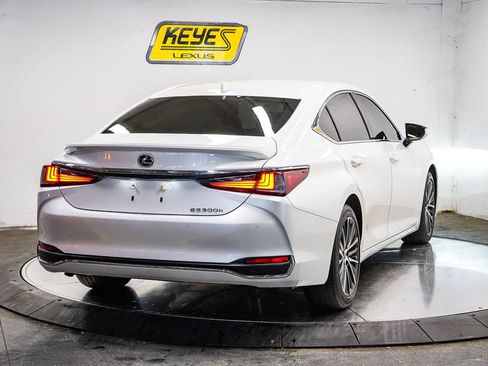 Used 2025 Lexus ES 300h w/ Premium Package FWD image 6