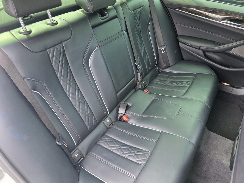 Used 2021 BMW M550i xDrive w/ Premium Package AWD/4WD image 18