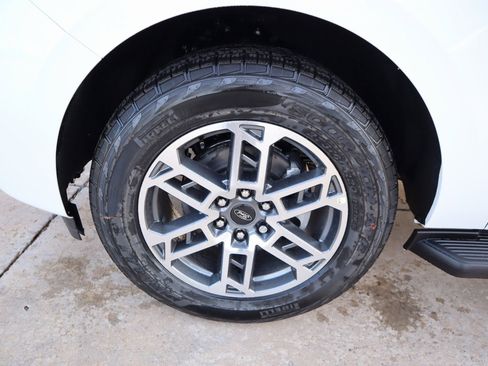 New 2025 Ford Expedition Active image 22