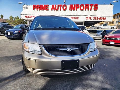 Used 2003 Chrysler Town & Country image 8