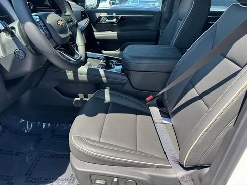 New 2025 Chevrolet Suburban Premier image 11