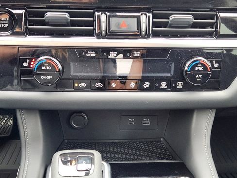 New 2025 Nissan Pathfinder SV w/ Black Appearance Package image 13