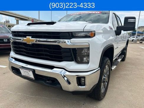 Used 2024 Chevrolet Silverado 2500 LT AWD/4WD image 5