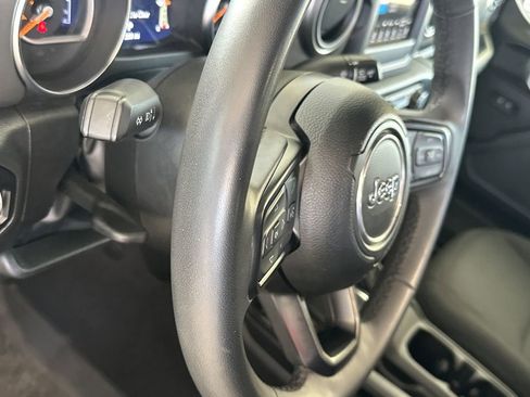 Used 2023 Jeep Gladiator Willys image 20