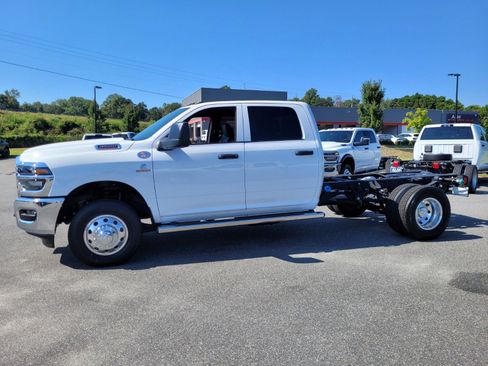New 2025 RAM 4500 Tradesman w/ Safety Group image 2