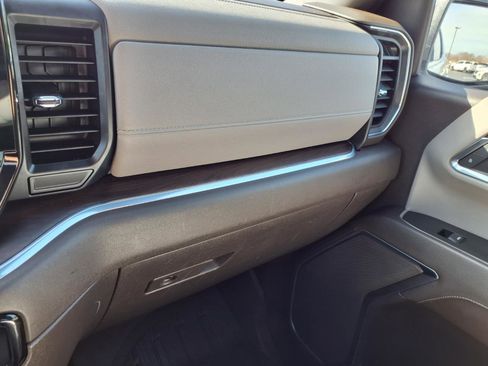 Used 2022 GMC Sierra 1500 SLT image 16