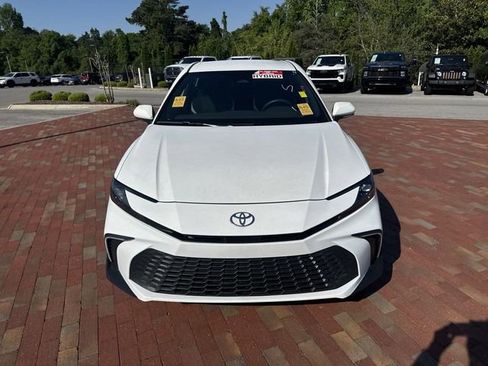 Used 2025 Toyota Camry SE w/ Convenience Package FWD image 25