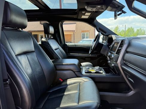 Used 2019 Ford Expedition XLT w/ Equipment Group 202A AWD/4WD image 28