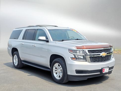 Used 2018 Chevrolet Suburban LT AWD/4WD image 7