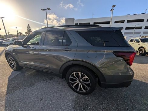 Used 2025 Ford Explorer ST-Line w/ Premium Package image 10