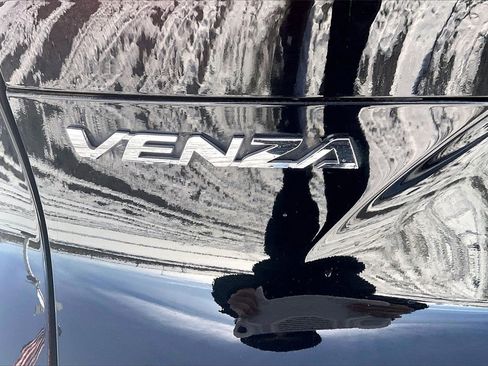 Used 2022 Toyota Venza LE image 26