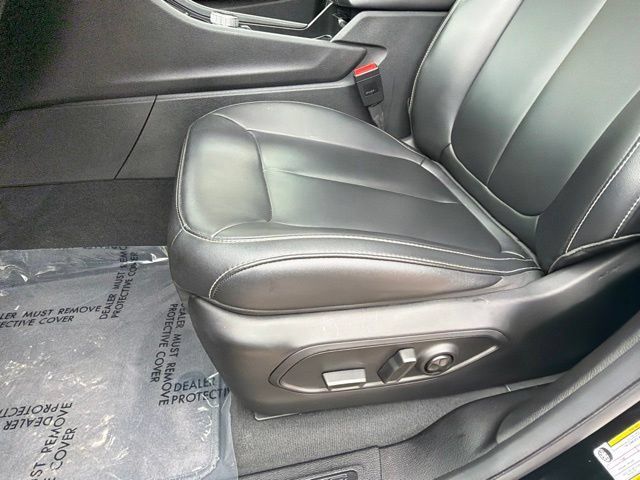 Used 2025 Jeep Grand Cherokee L Limited w/ Black Appearance Package AWD/4WD image 23