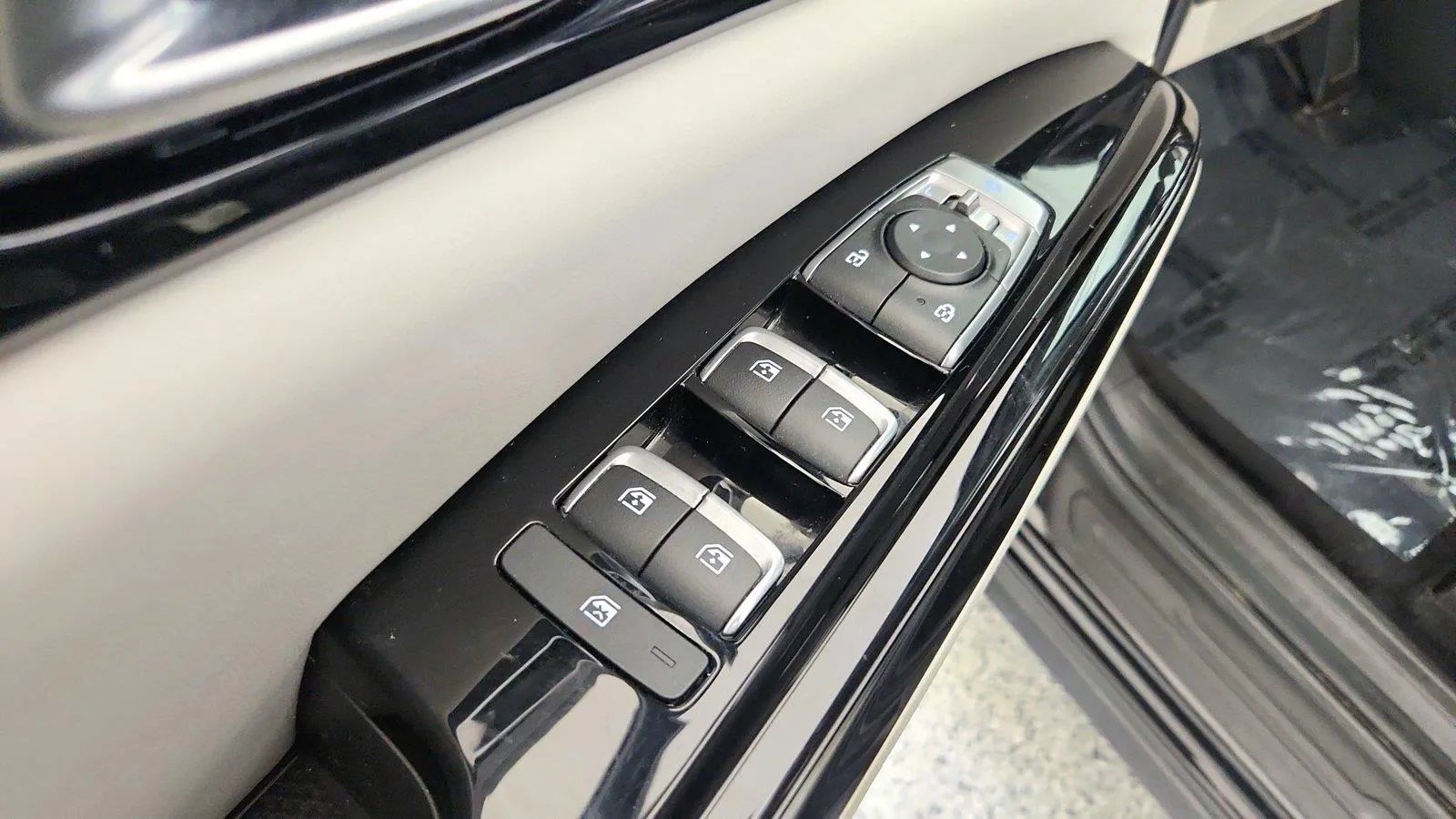 Used 2022 Kia Carnival SX Prestige FWD image 24