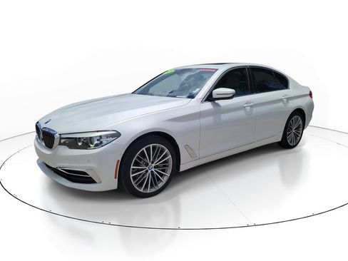 Used 2020 BMW 530i w/ Luxury Package RWD image 5