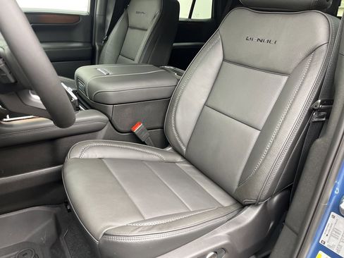 New 2026 GMC Yukon Denali w/ Sun & Power Step Package image 9