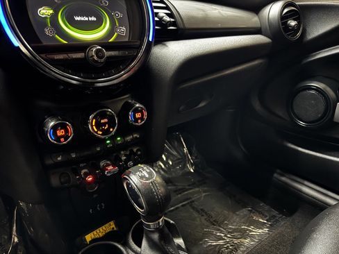 Used 2018 MINI Cooper 2-Door Hardtop w/ Signature Line Package image 24