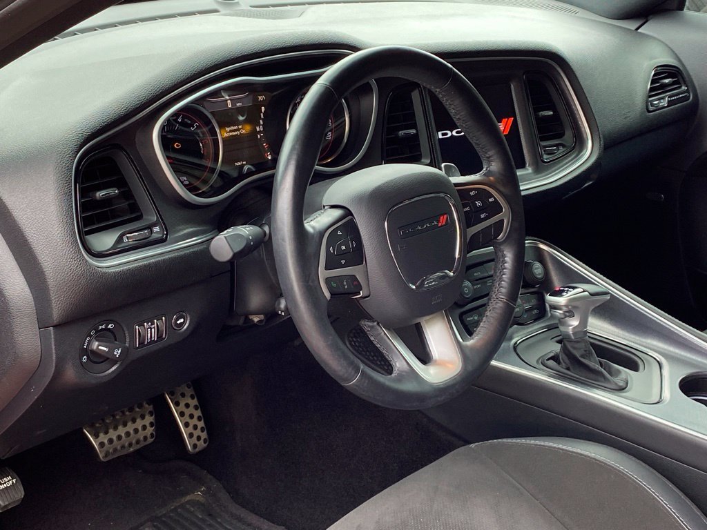 Used 2017 Dodge Challenger R/T Scat Pack w/ Leather Interior Group RWD image 6