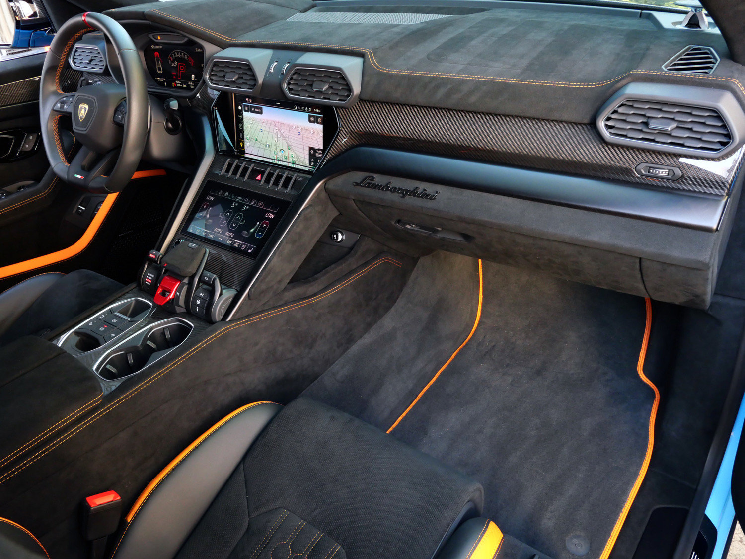 Used 2024 Lamborghini Urus Performante AWD/4WD image 37