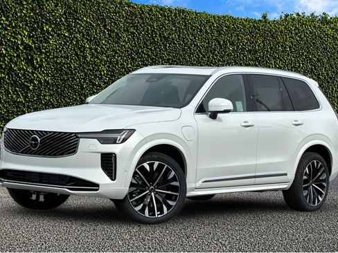New 2025 Volvo XC90 T8 Plus w/ Protection Package Premier AWD/4WD image 2