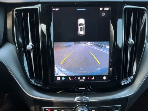 Used 2022 Volvo XC60 B5 Momentum image 22