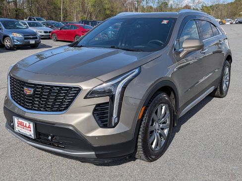 Used 2020 Cadillac XT4 Premium Luxury w/ Technology Package AWD/4WD image 4