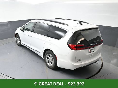 Used 2023 Chrysler Pacifica Limited FWD image 51