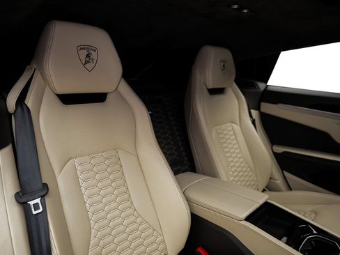 Used 2019 Lamborghini Urus AWD/4WD image 40