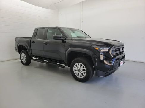 Used 2025 Toyota Tacoma SR RWD image 4