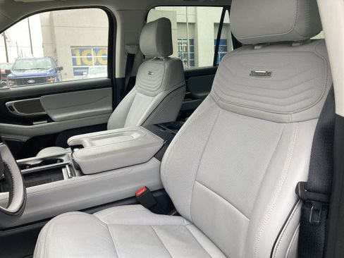 Used 2025 Ford Expedition Max Platinum w/ Platinum Ultimate Package image 8