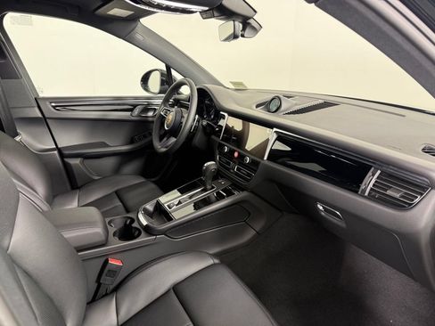 Certified 2026 Porsche Macan AWD/4WD image 15