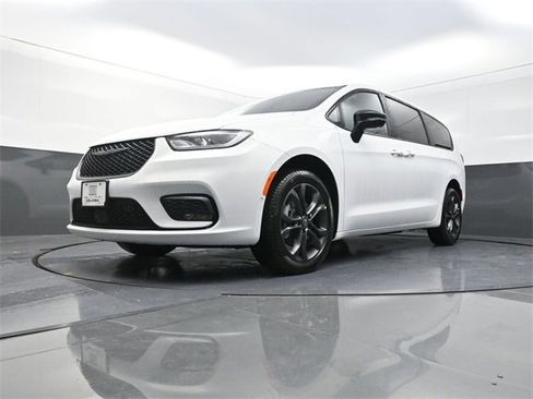 New 2026 Chrysler Pacifica Select image 19