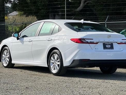 Used 2025 Toyota Camry LE image 9
