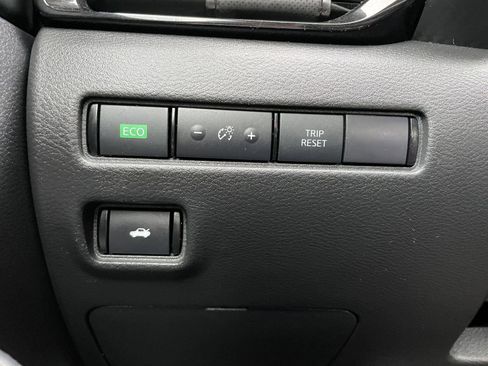 Used 2024 Nissan Sentra SV FWD image 29