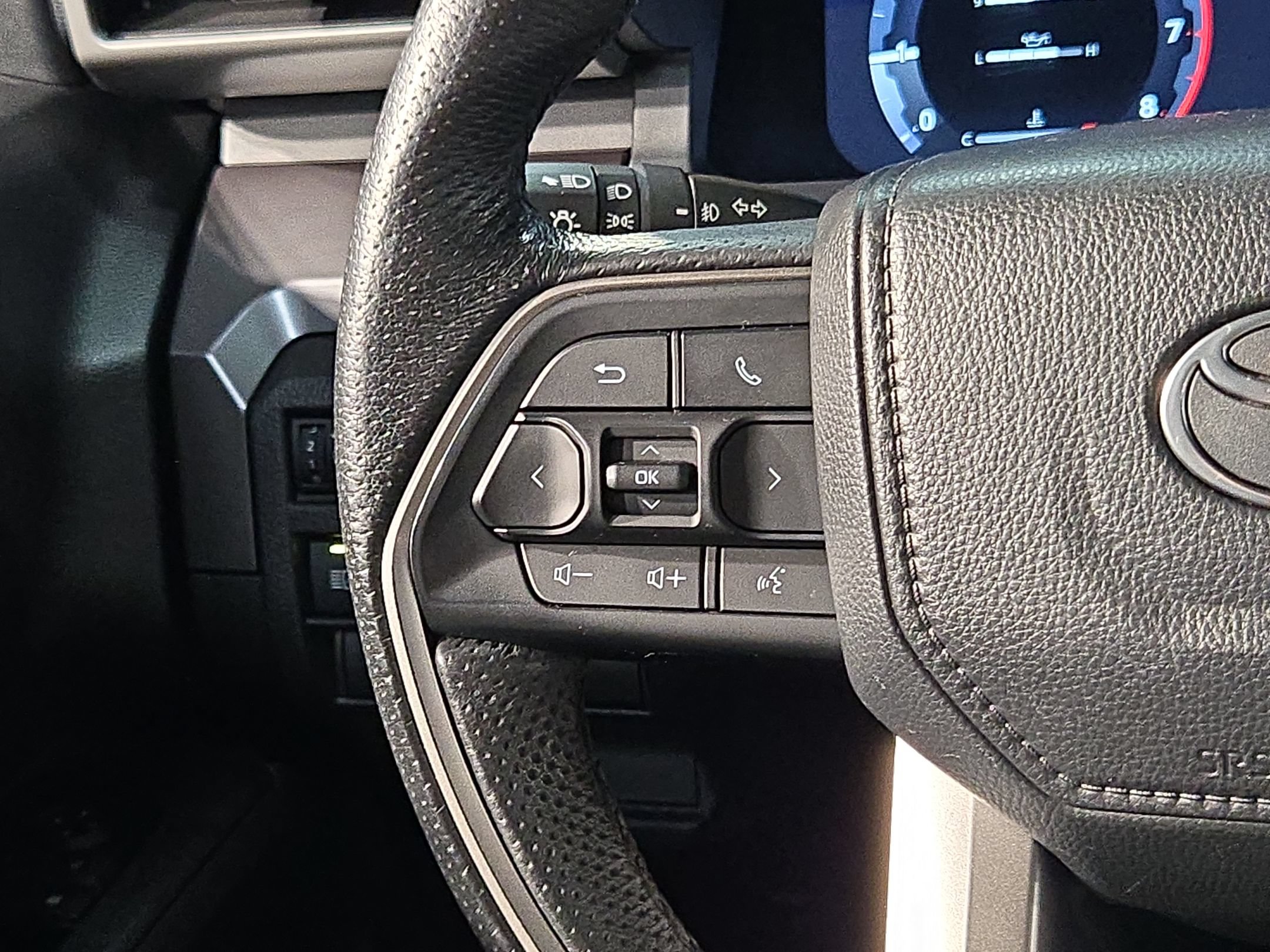 Certified 2025 Toyota Tacoma TRD Off-Road AWD/4WD image 27