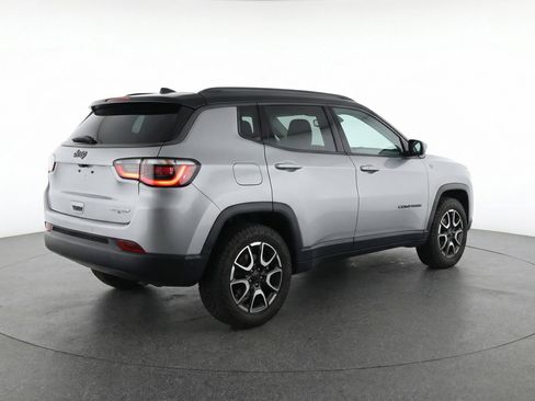 Used 2025 Jeep Compass Trailhawk AWD/4WD image 9