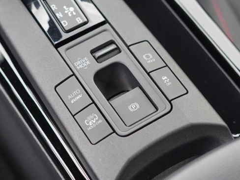 Used 2025 Toyota Prius Plug-In Hybrid FWD image 33
