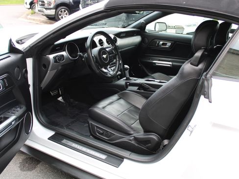 Used 2022 Ford Mustang Premium RWD image 23