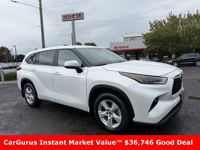 Used 2023 Toyota Highlander LE