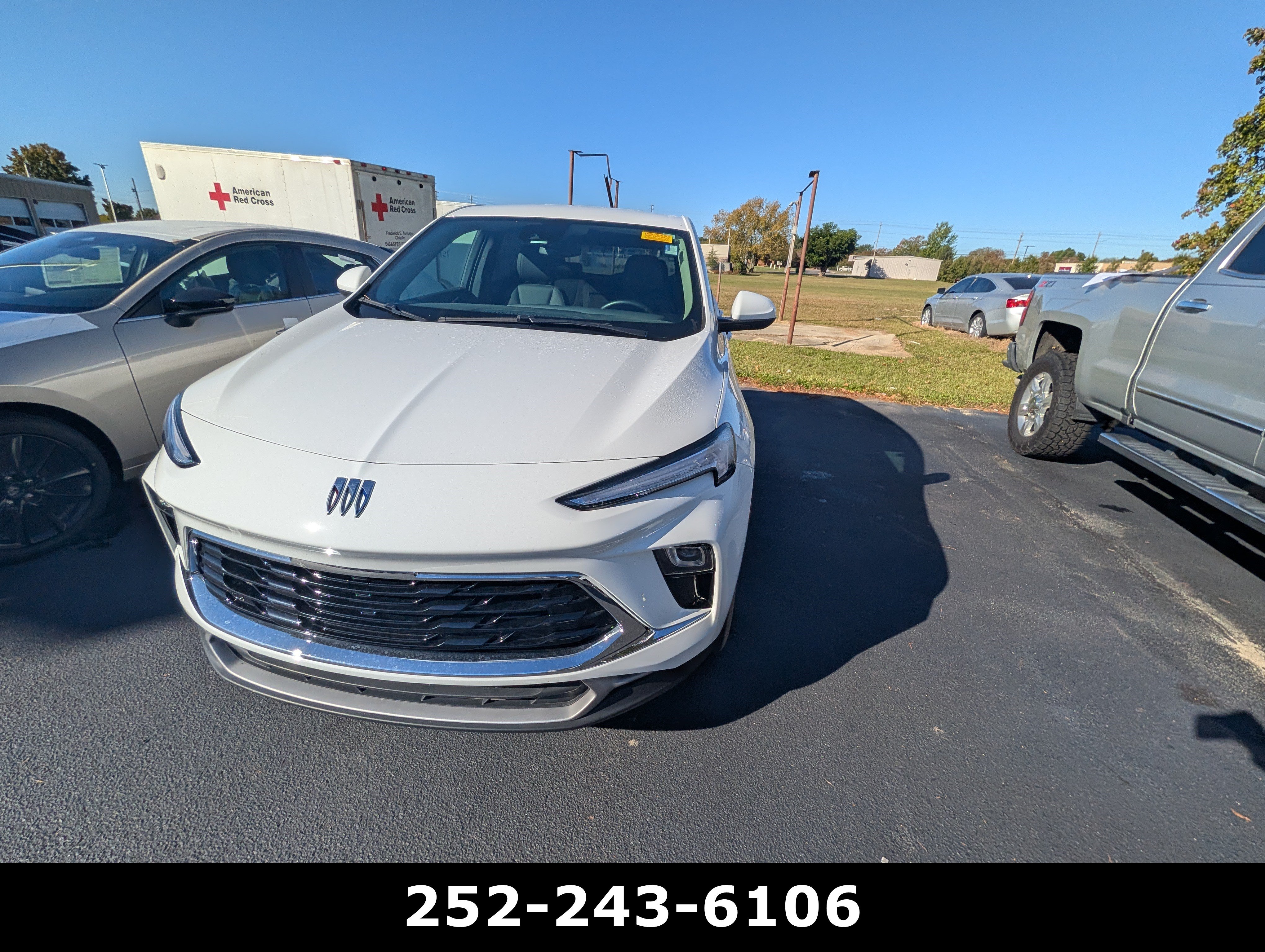 Used 2025 Buick Encore GX Preferred w/ Comfort Package FWD image 2
