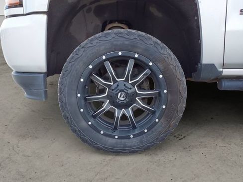 Used 2019 Chevrolet Silverado 1500 LT w/ All Star Edition AWD/4WD image 9