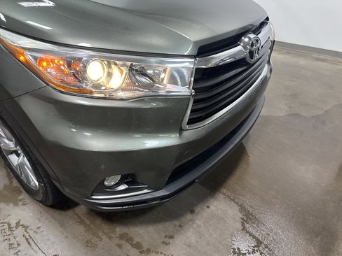 Used 2015 Toyota Highlander XLE AWD/4WD image 40