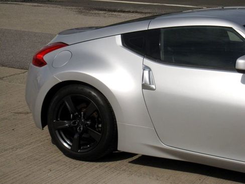 Used 2009 Nissan 370Z Coupe image 11
