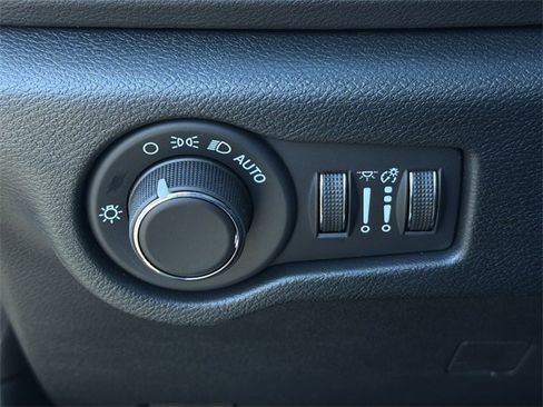 New 2026 Chrysler Voyager LX image 25