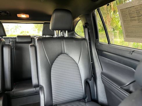 Used 2025 Toyota Highlander XSE AWD/4WD image 35