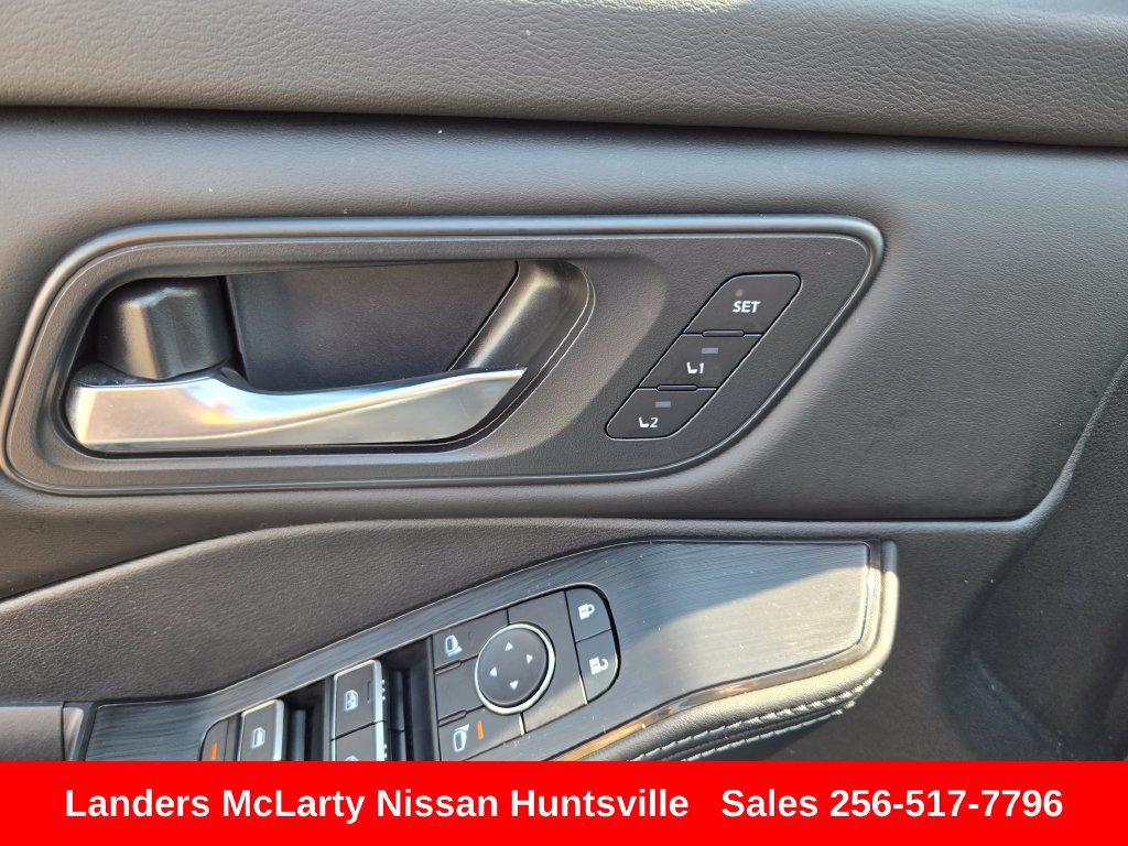 Used 2025 Nissan Rogue SL w/ SL Premium Package AWD/4WD image 24