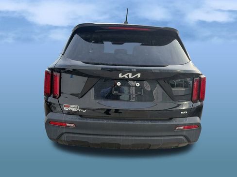 Used 2023 Kia Sorento LX image 6