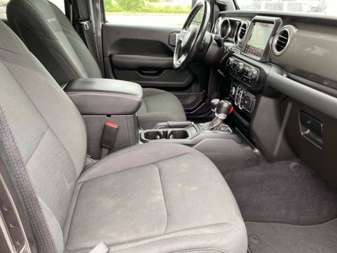 Used 2022 Jeep Gladiator Overland w/ Cold Weather Group AWD/4WD image 26